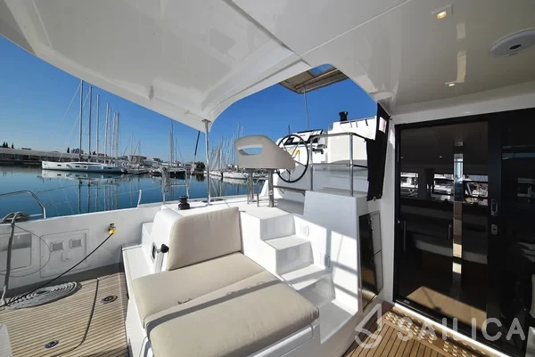 Lagoon 42 - Yacht Charter Sailica