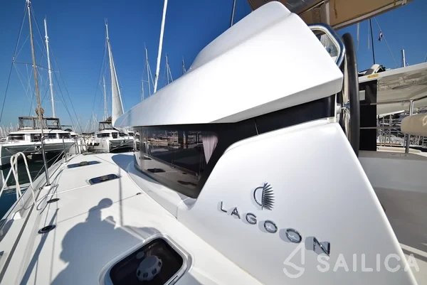 Lagoon 42 - Yacht Charter Sailica
