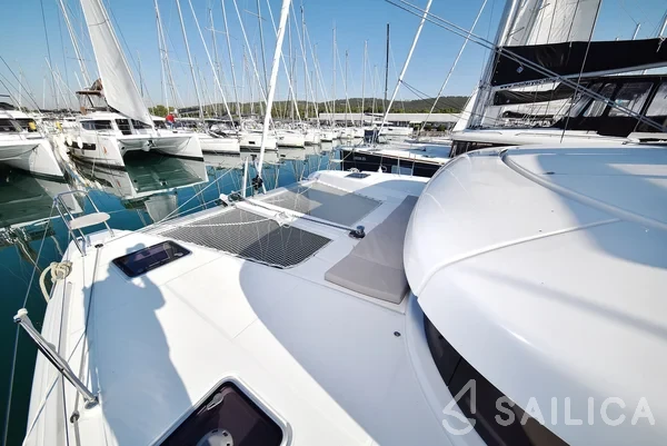 Lagoon 42 - Yacht Charter Sailica