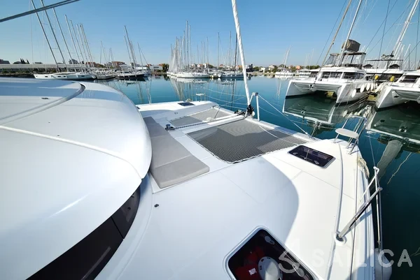 Lagoon 42 - Yacht Charter Sailica