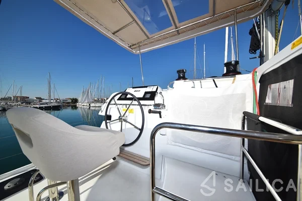 Lagoon 42 - Yacht Charter Sailica