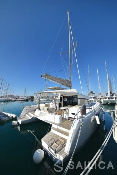 Lagoon 42 - Yacht Charter Sailica
