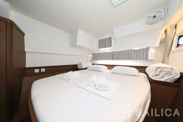 Lagoon 42 - Yacht Charter Sailica
