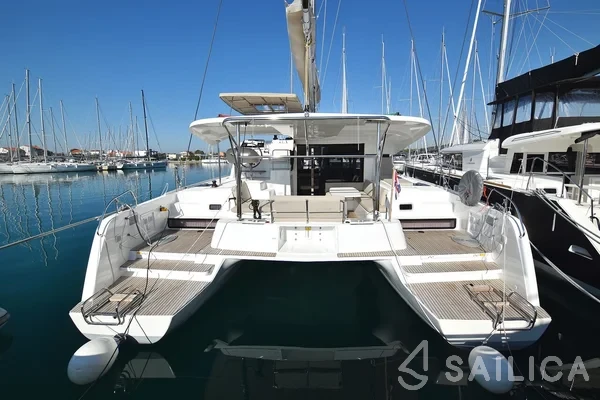 Lagoon 42 - Yacht Charter Sailica
