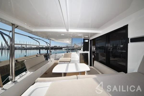 Lagoon 42 - Yacht Charter Sailica