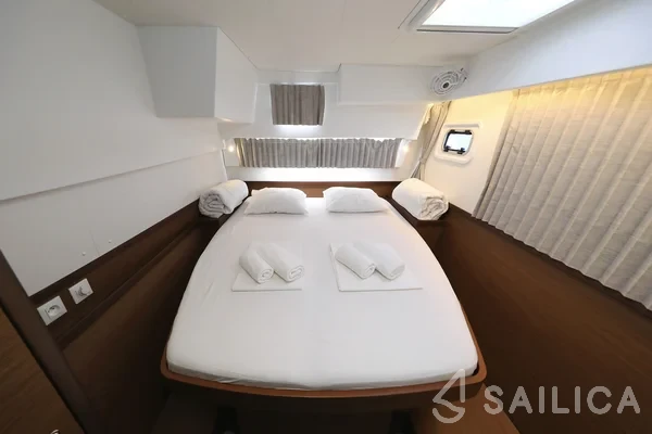 Lagoon 42 - Yacht Charter Sailica