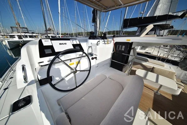 Lagoon 42 - Yacht Charter Sailica