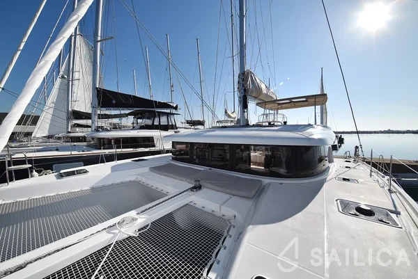 Lagoon 42 - Yacht Charter Sailica