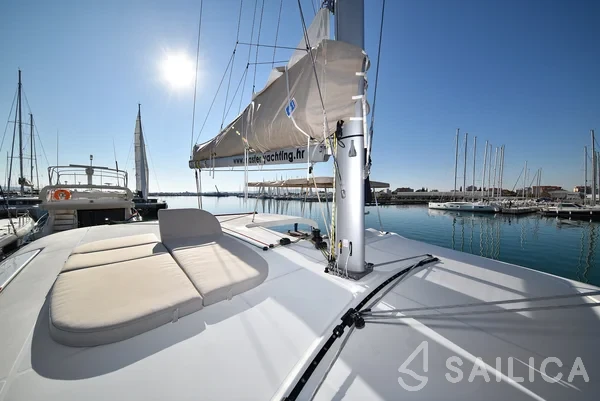 Lagoon 42 - Yacht Charter Sailica