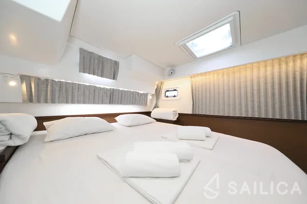 Lagoon 42 - Yacht Charter Sailica