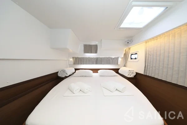 Lagoon 42 - Yacht Charter Sailica