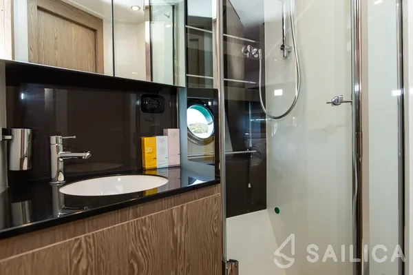 Azimut 50 - Yacht Charter Sailica