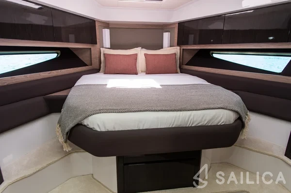 Azimut 50 - Yacht Charter Sailica