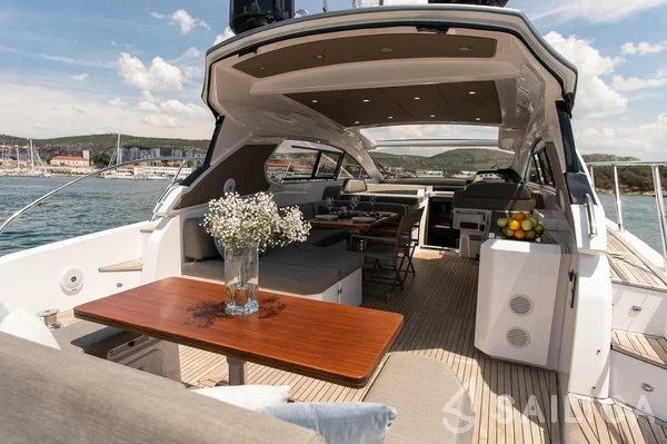 Azimut 50 - Yacht Charter Sailica