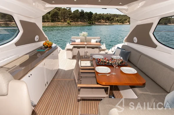 Azimut 50 - Yacht Charter Sailica