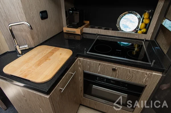 Azimut 50 - Yacht Charter Sailica