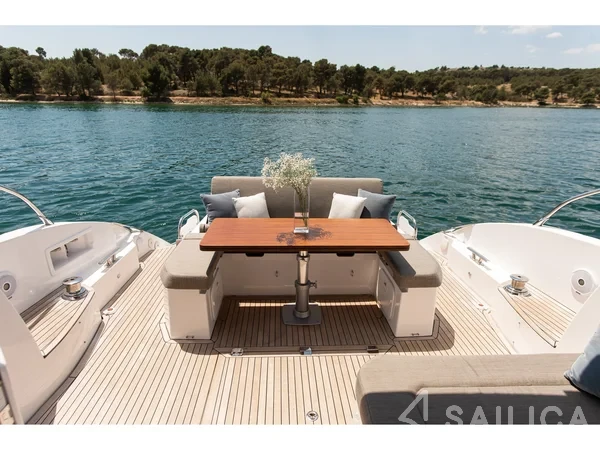 Azimut 50 - Yacht Charter Sailica