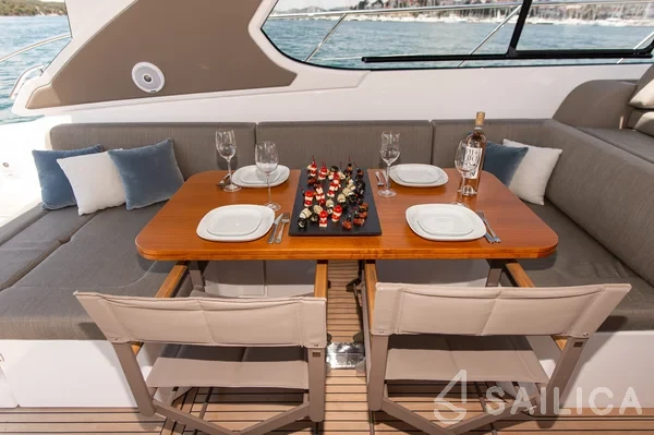 Azimut 50 - Yacht Charter Sailica