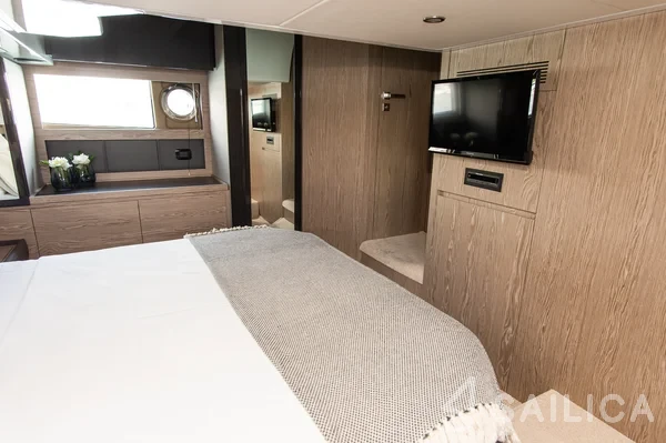 Azimut 50 - Yacht Charter Sailica