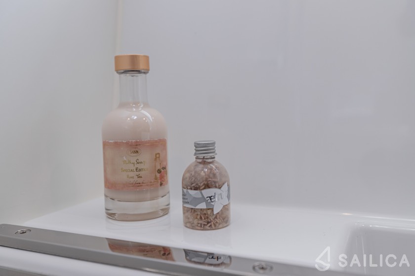 Lagoon 46  - Yacht Charter Sailica