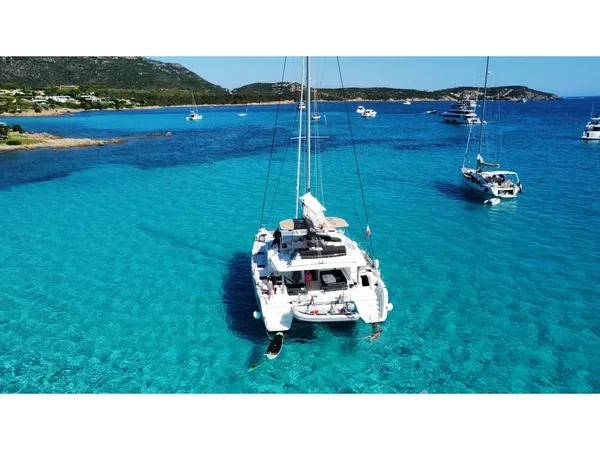Lagoon 52F - Yacht Charter Sailica