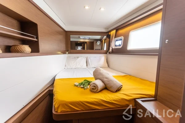 Lagoon 450  Flybridge - Yacht Charter Sailica