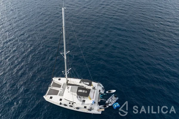 Lagoon 450  Flybridge - Yacht Charter Sailica