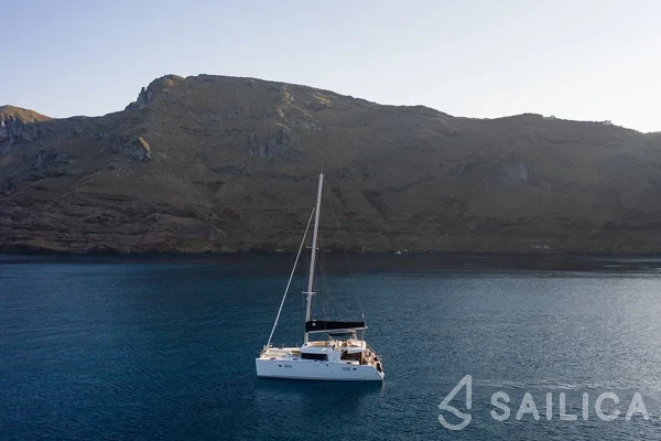 Lagoon 450  Flybridge - Yacht Charter Sailica