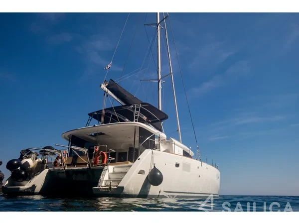 Lagoon 450  Flybridge - Yacht Charter Sailica
