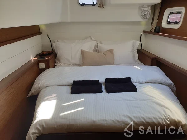 Lagoon 450  Flybridge - Yacht Charter Sailica