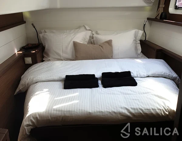 Lagoon 450  Flybridge - Yacht Charter Sailica