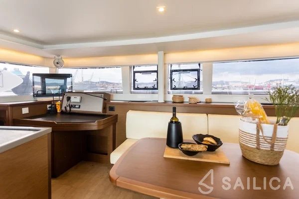 Lagoon 450  Flybridge - Yacht Charter Sailica