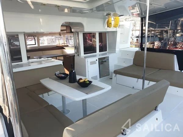 Lagoon 450  Flybridge - Yacht Charter Sailica