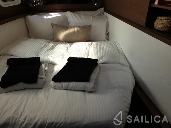 Lagoon 450  Flybridge - Yacht Charter Sailica