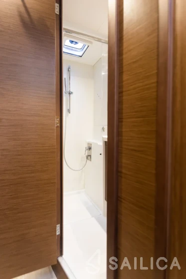 Lagoon 450  Flybridge - Yacht Charter Sailica