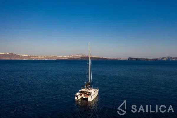Lagoon 450  Flybridge - Yacht Charter Sailica