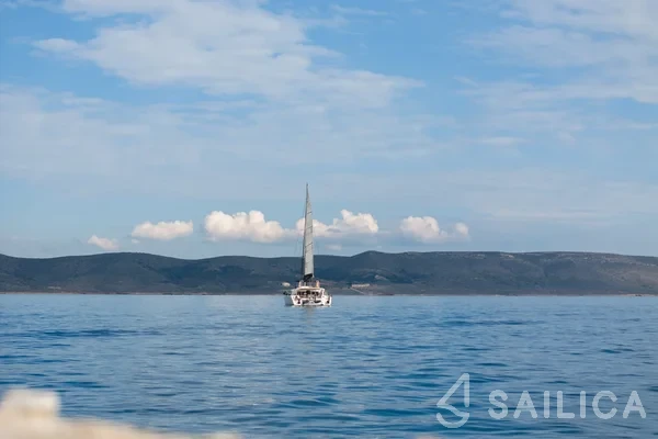 Lagoon 450  Flybridge - Yacht Charter Sailica