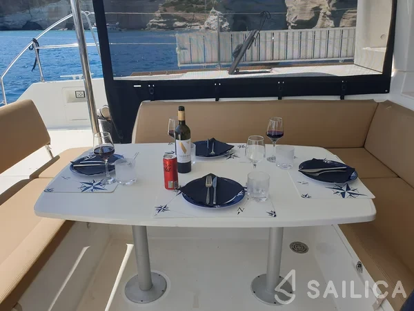 Lagoon 450  Flybridge - Yacht Charter Sailica