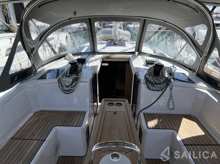 Bavaria C42 - Yacht Charter Sailica