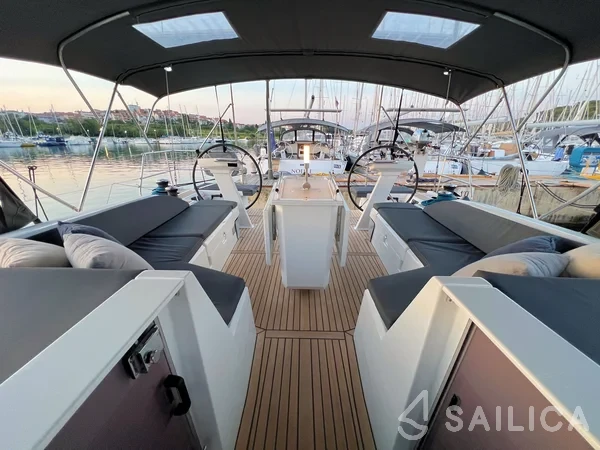 Oceanis 51.1 - Yacht Charter Sailica