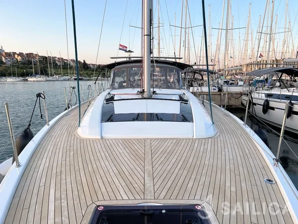 Oceanis 51.1 - Yacht Charter Sailica