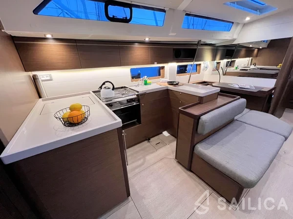Oceanis 51.1 - Yacht Charter Sailica