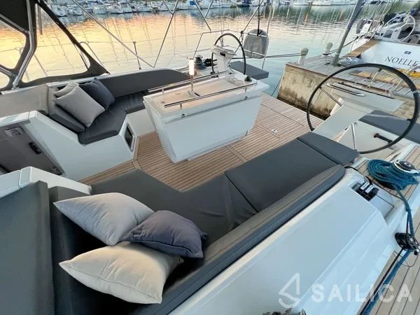 Oceanis 51.1 - Yacht Charter Sailica