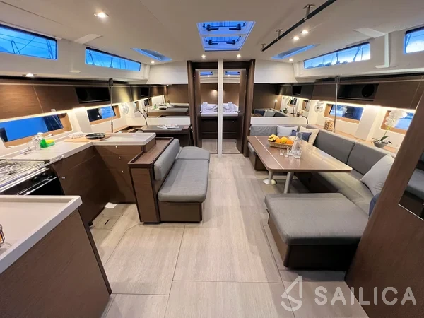 Oceanis 51.1 - Yacht Charter Sailica
