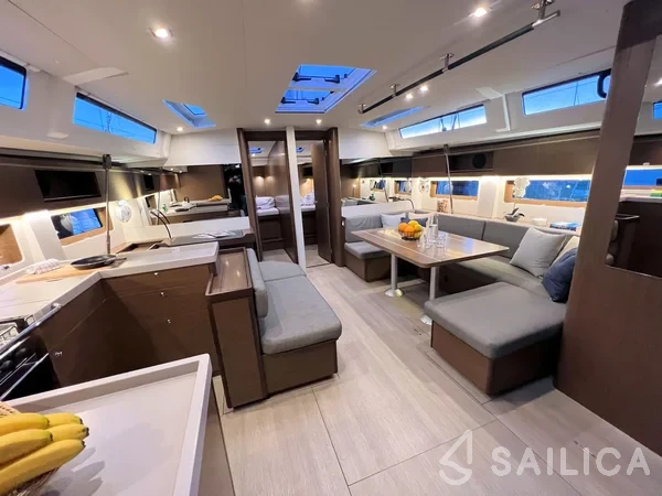 Oceanis 51.1 - Yacht Charter Sailica