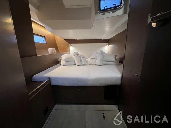 Oceanis 51.1 - Yacht Charter Sailica