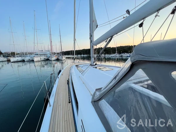 Oceanis 51.1 - Yacht Charter Sailica