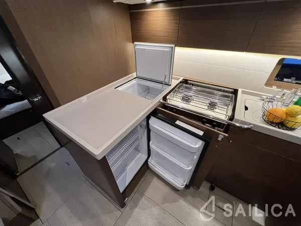 Oceanis 51.1 - Yacht Charter Sailica