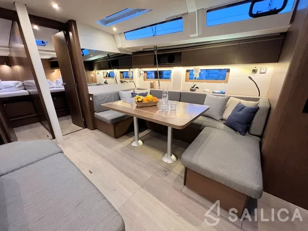 Oceanis 51.1 - Yacht Charter Sailica