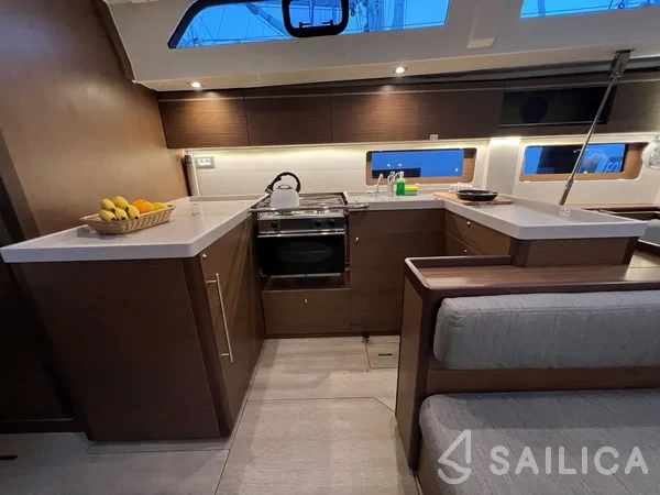 Oceanis 51.1 - Yacht Charter Sailica